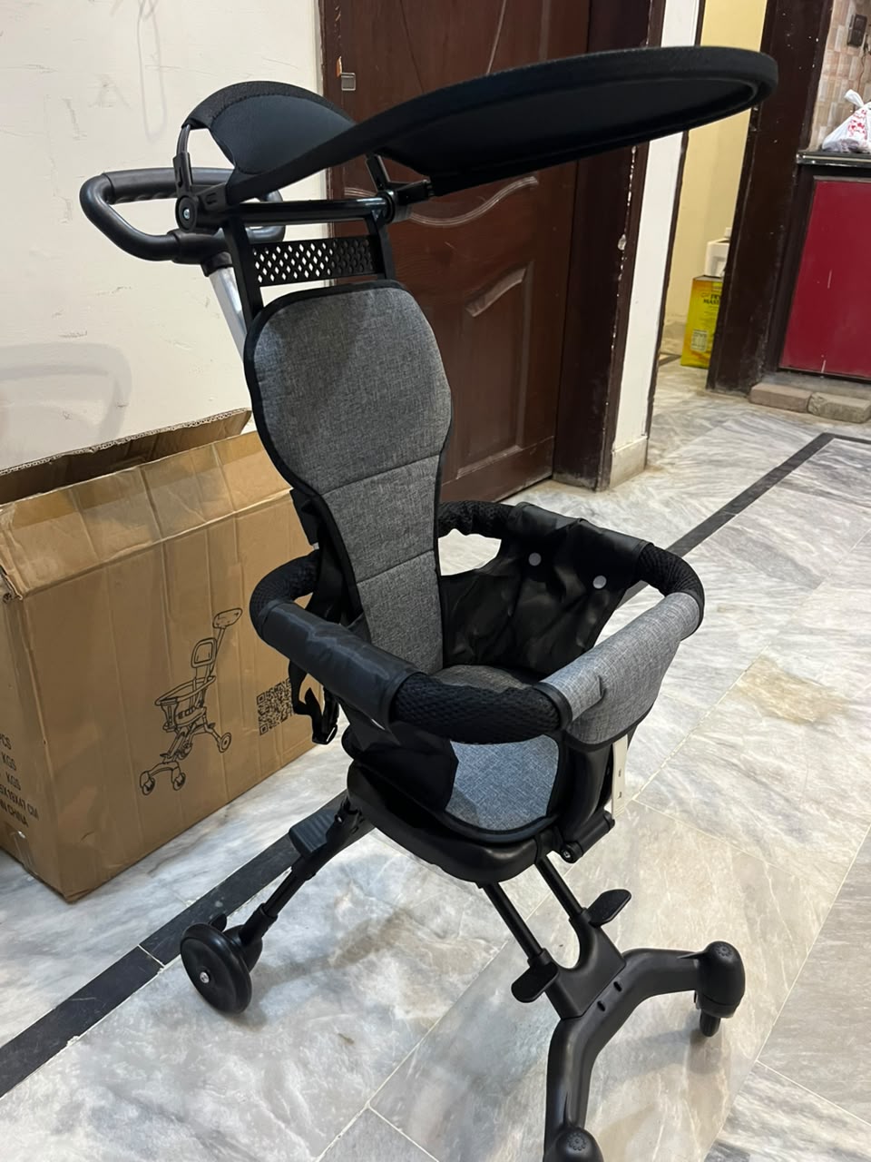 Baby Stroller, Foldable Four-Wheeled Child Stroller, Lightly and Easily Foldable Child Stroller, Suitable For 1-5 Years Old
