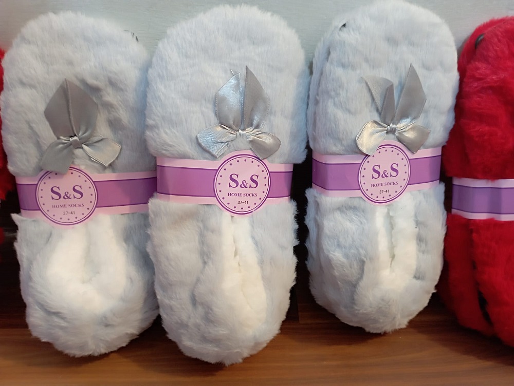 Women's Plush Indoor Slippers – Soft, Cozy, Warm for Carpet