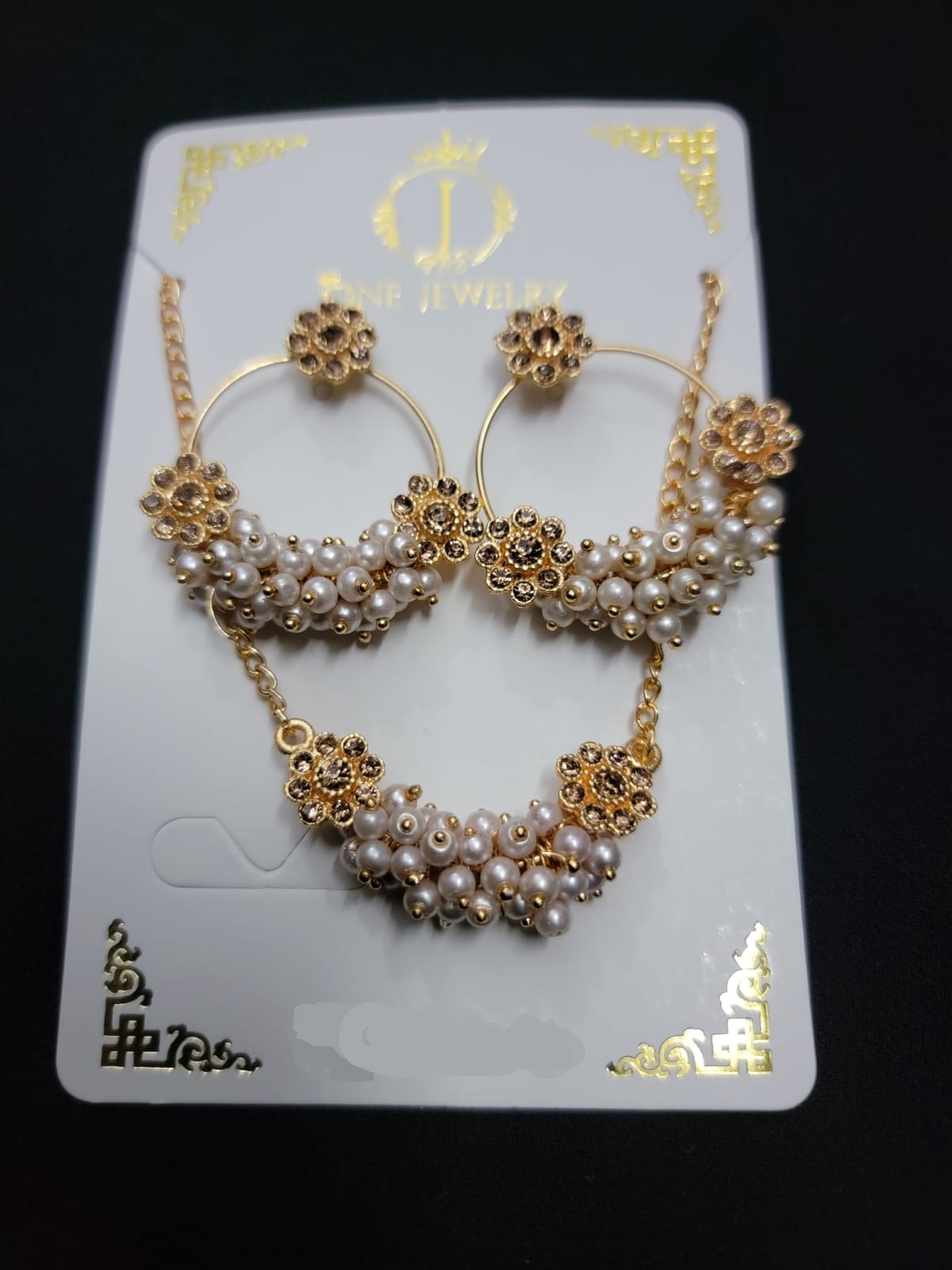 Women’s Pearl & Gold Jewelry Set – Latest Fashion Trend