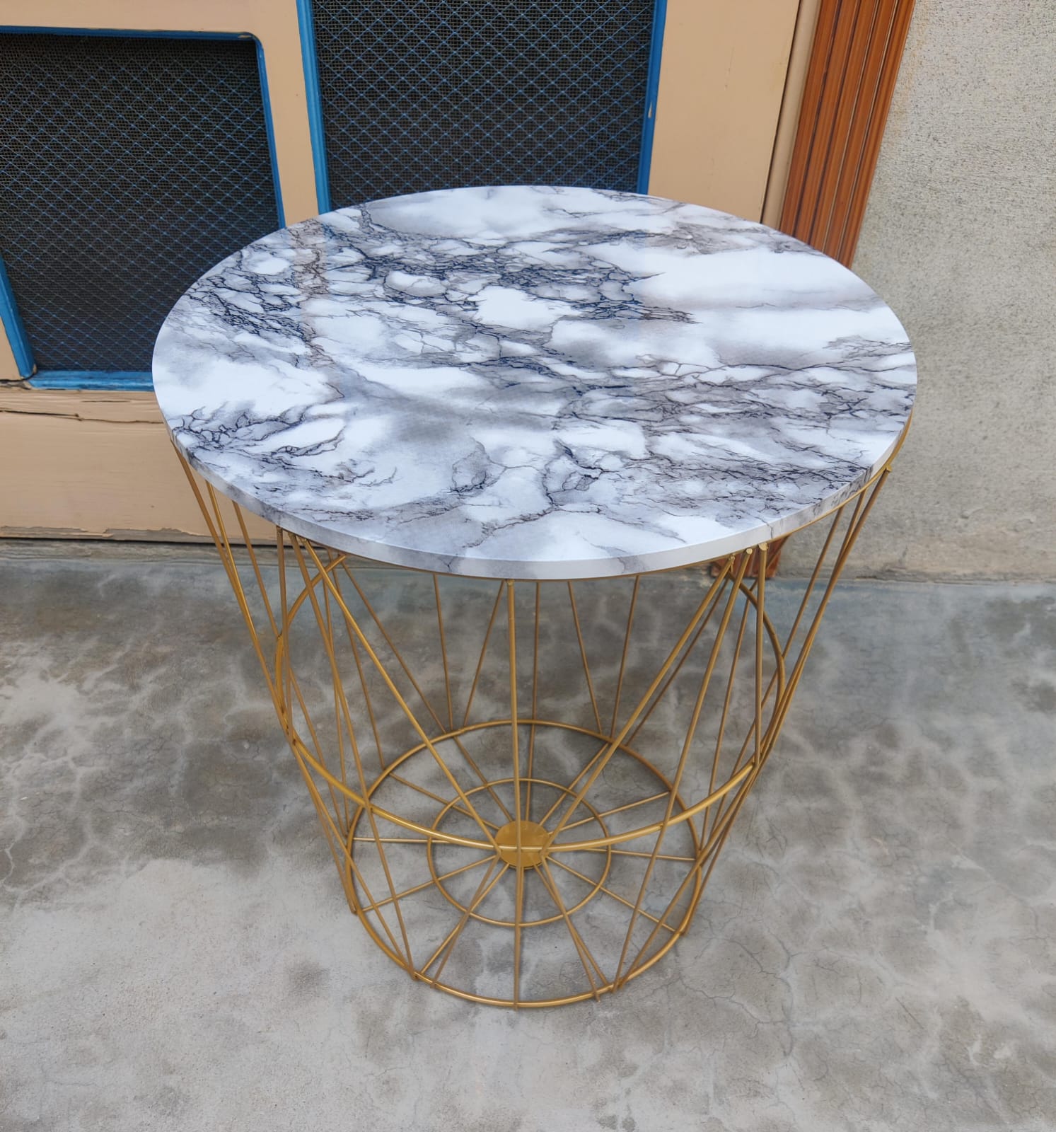 METAL WIRE REMOVABLE WOOD TOP FOLDABLE ROUND COFFEE SIDE TABLE STORAGE BASKET( 16 L 16 W 18.5 H )