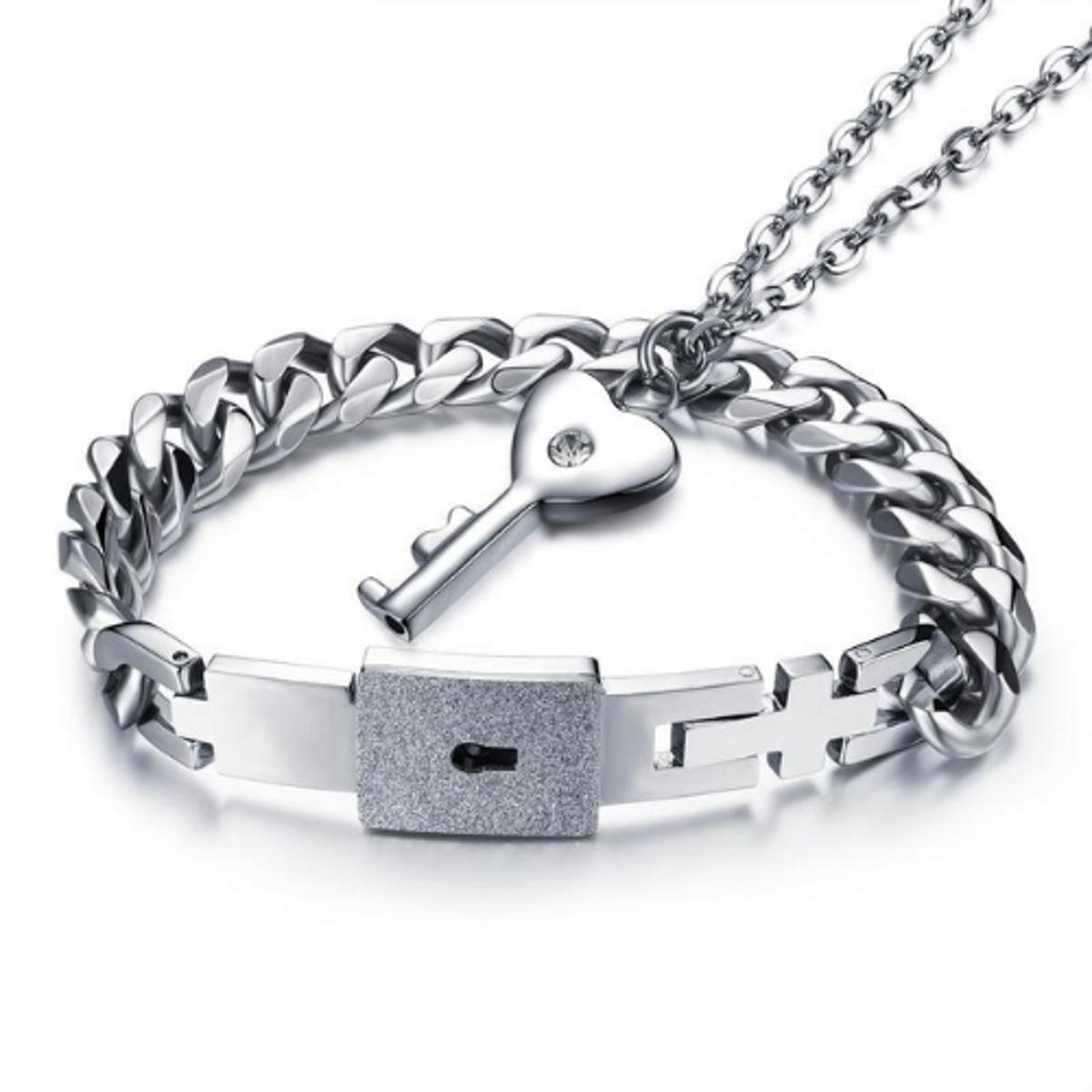 Love Lock Key Bracelet Pendant Online In Pakistan – The Dapper Shop