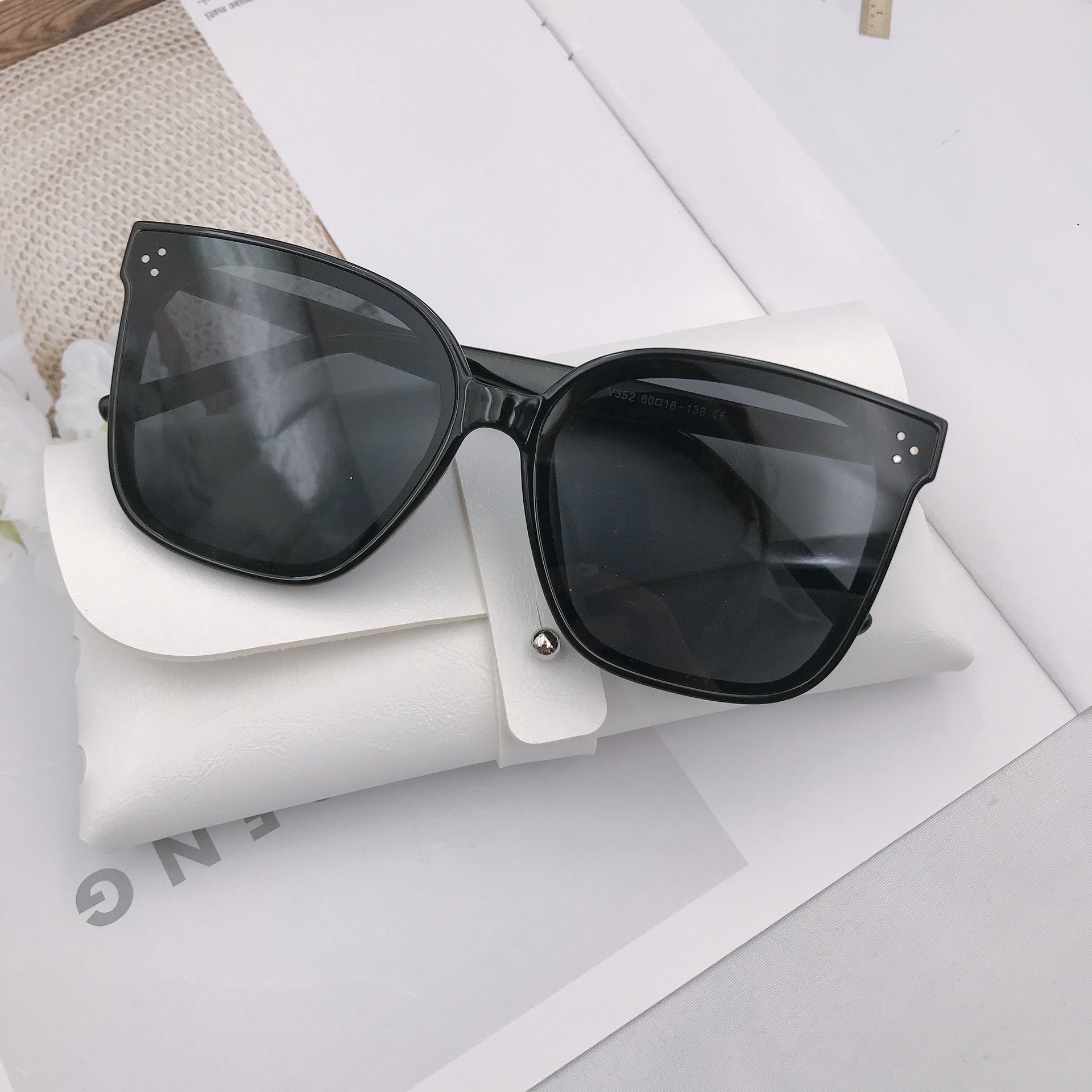 Korean Style Sunglasses, Classic Sports Sunglasses for Men, Trendy Sunglasses for Women, New Retro Sun Glasses for Boys, Eyewear for Men, Glasses for Girls and Boys.