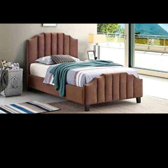 Classic Wood & Tufted Velvet Bed: Timeless Elegance for Your Bedroom Sanctuary