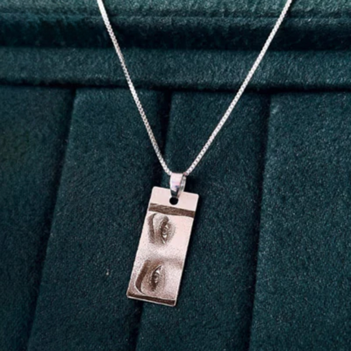 Personalized Eyes Lockets Crafted to Capture the Unique Beauty of Your Loved Ones best quality for gift with Gift picking