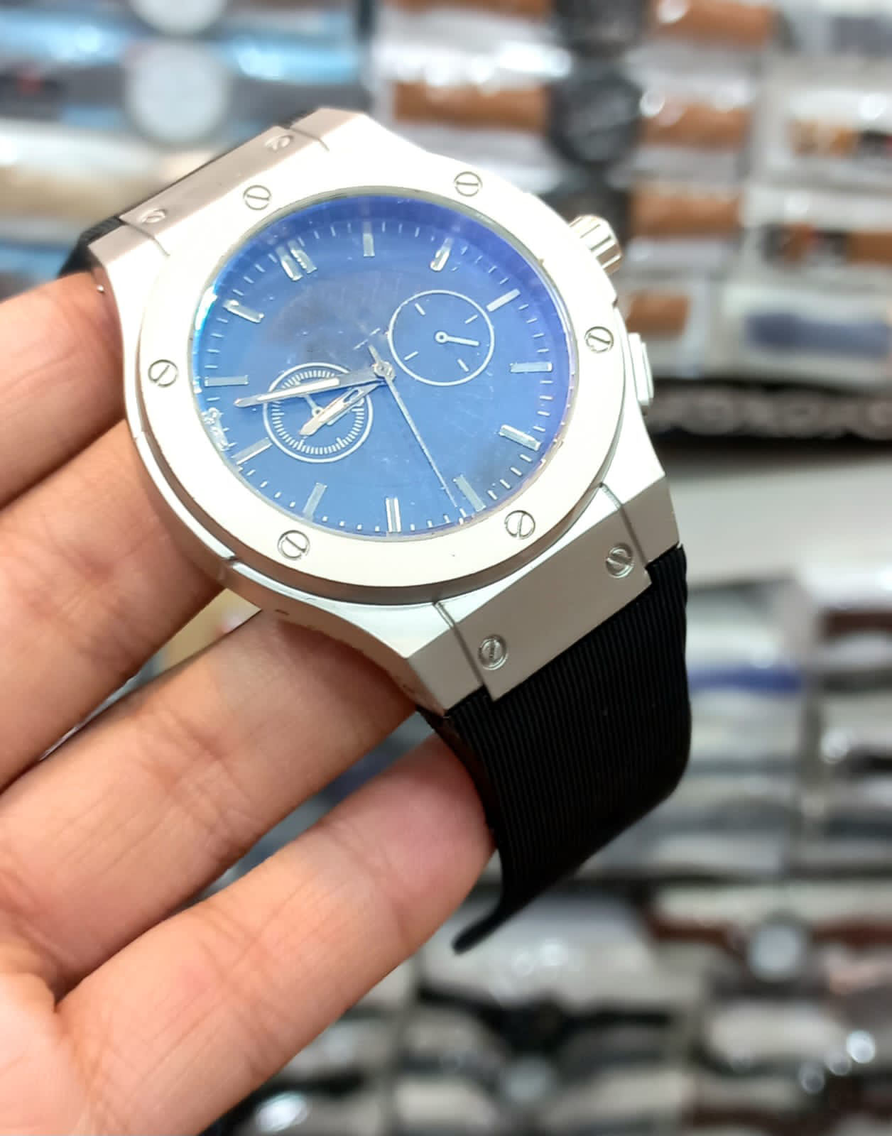 Men’s Watch  Stylish and durable design Perfect for sports and outdoor activities Comfortable to wear with  adjustable strap
