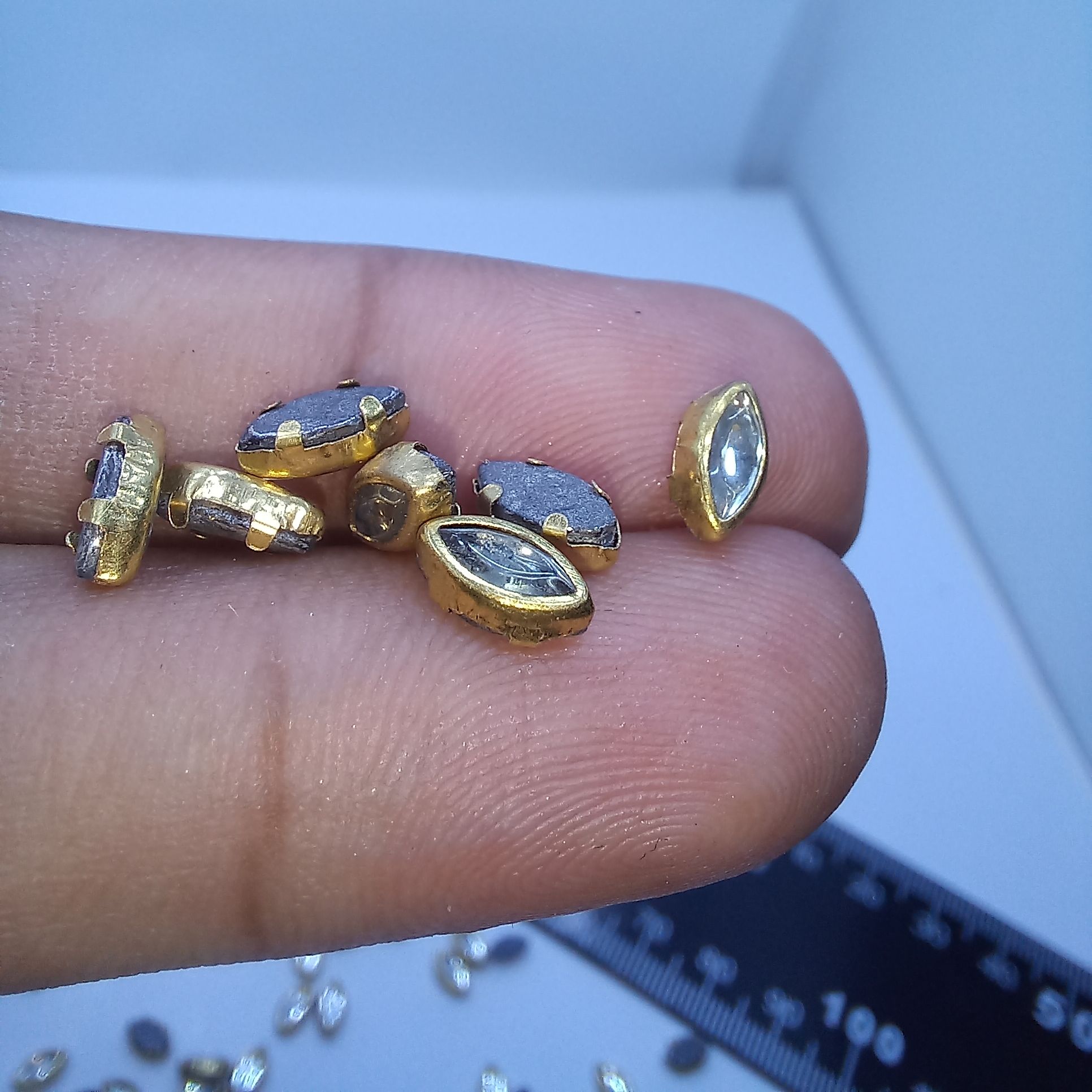 Metal Kundan Leaf Beads – 100pcs DIY Jewelry & Craft Findings.