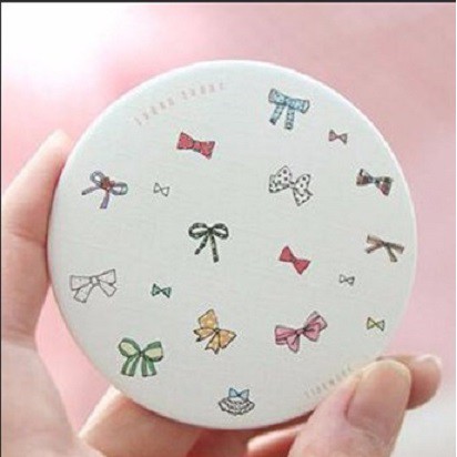 Pocket Size Cosmetic Mirror Easily Portable Used For Multi Purpose