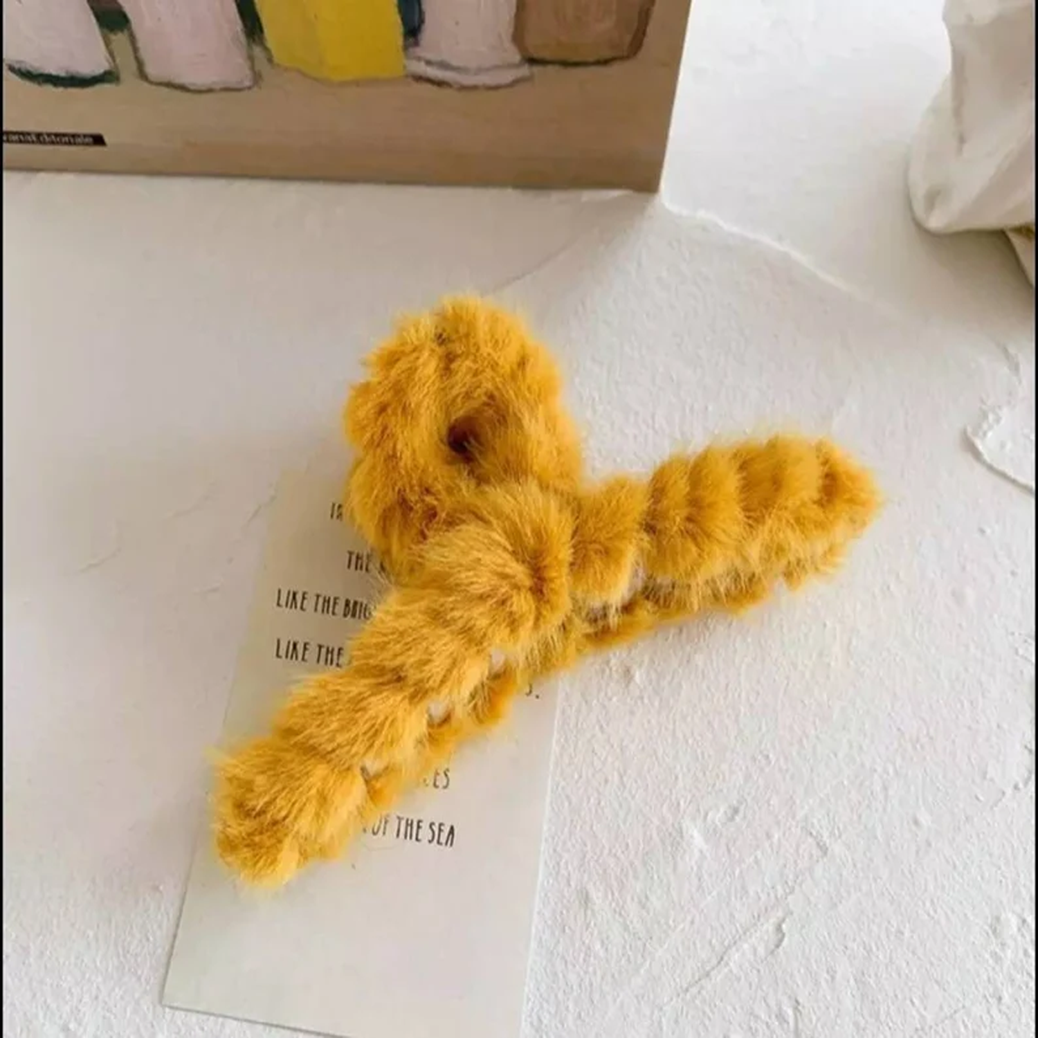 1 pcs Cute Korean Velvet Hair claw Women Fashion Hair Clips Hairpins Crab Clips Fluffy Plush Hair Claw Clips soft fur hair clip hair barrettes clamps Big Fluffy Faux Fuzzy Hair Claw cute Hair Accessories