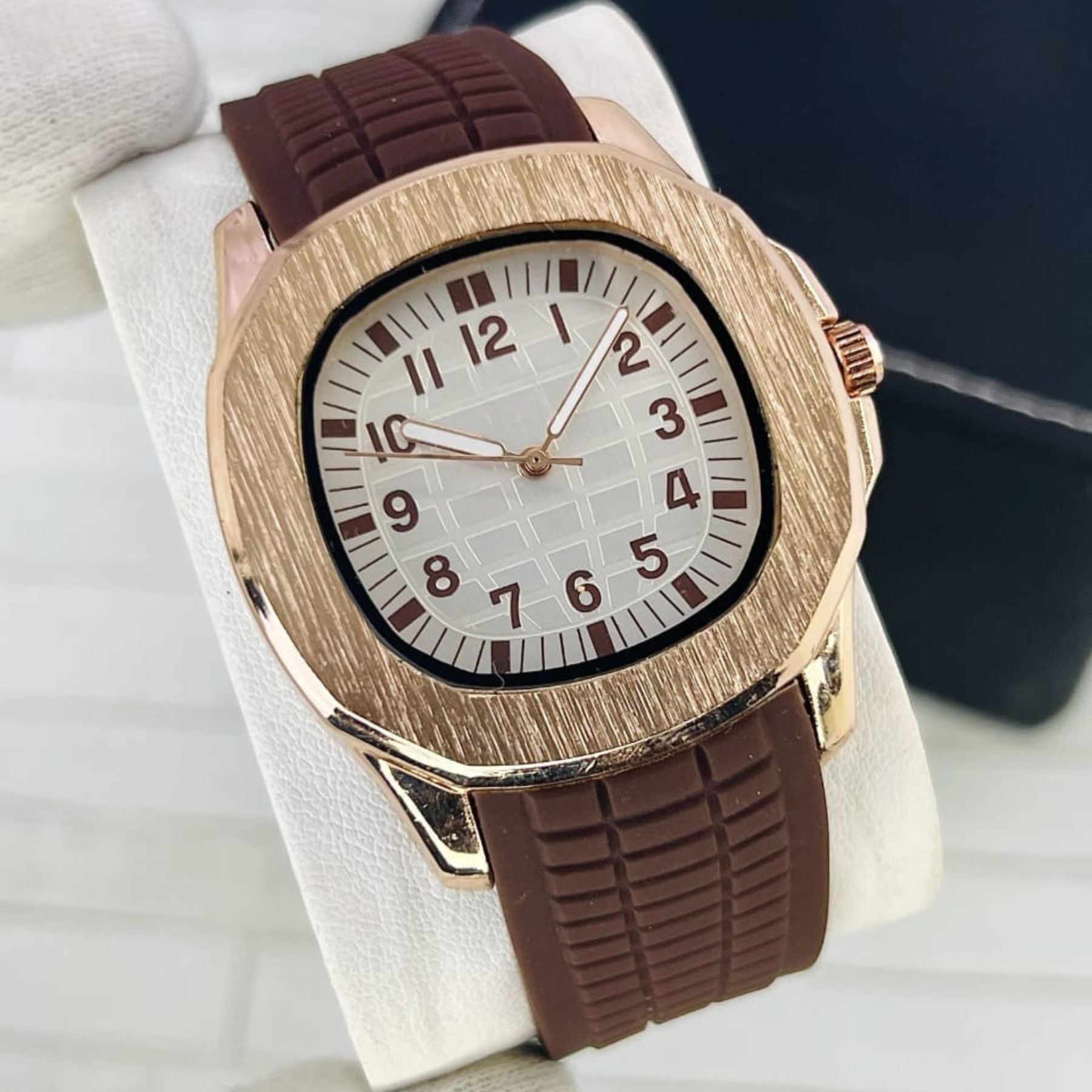 Bin-b Trending Unisex Sports Watch for Men and Boys Durable Rubber Strap Quartz Watch Durable Square Design Multiple Colors