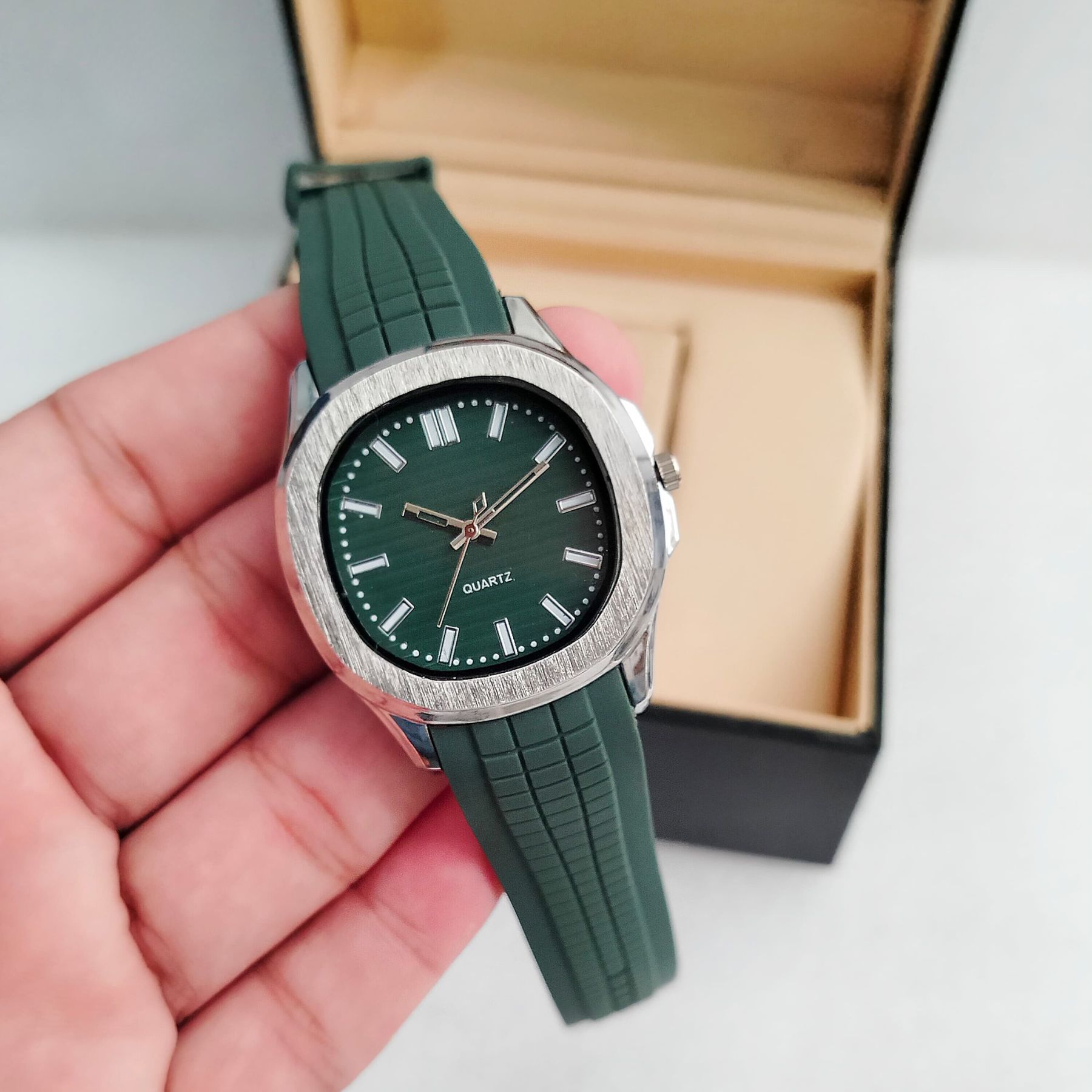 Bin-b Trending Unisex Sports Watch for Men and Boys Durable Rubber Strap Quartz Watch Durable Square Design Multiple Colors