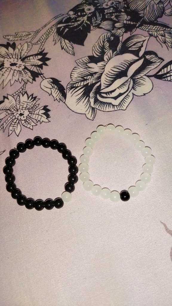 Black and Transparent White Glass Bead Bracelet for Boys and Girls - Trending White and Black beaded bracelet for women and men in Korean style couple bracelet