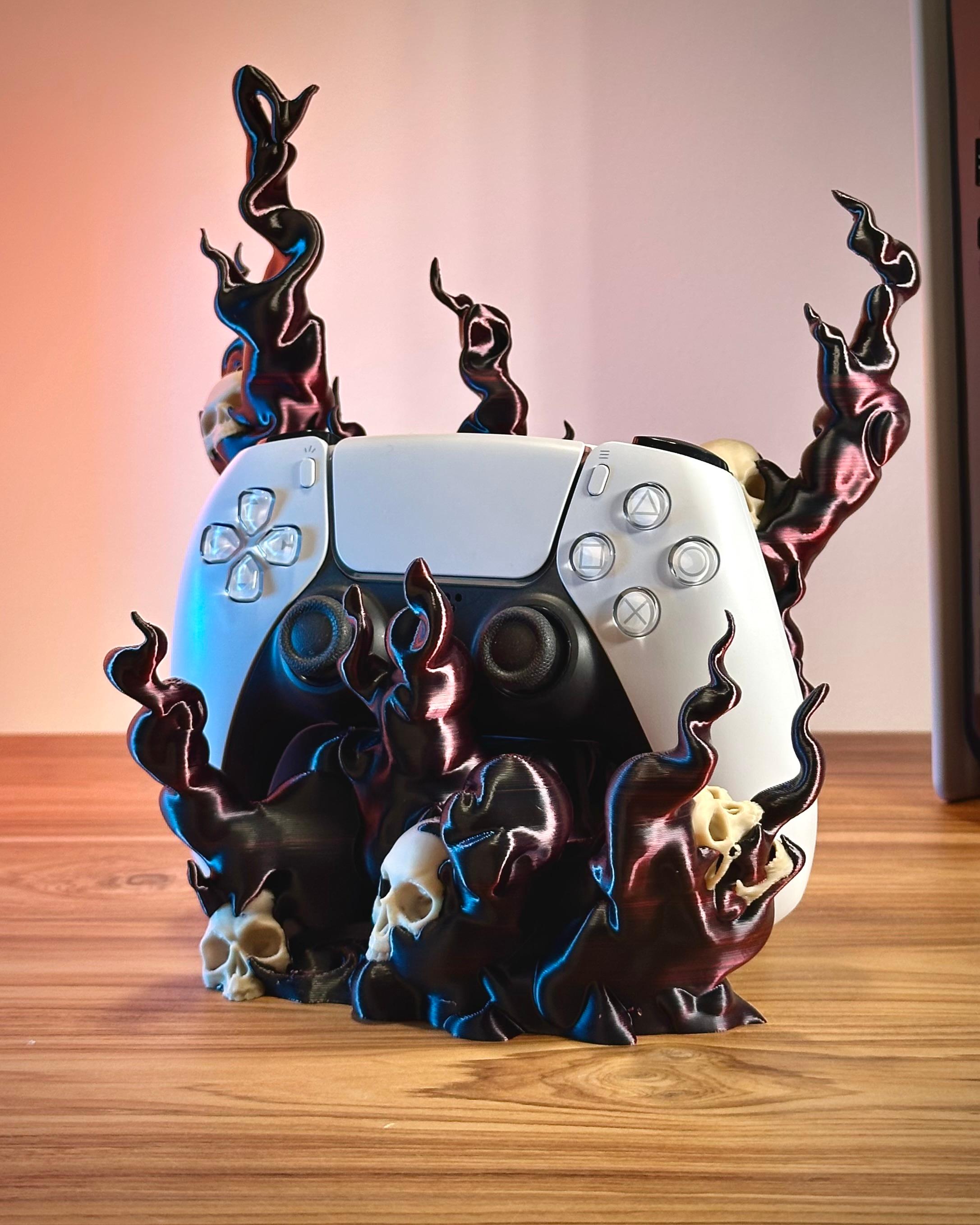 Spooky Controller Stand PlayStation/Xbox Switch Halloween Scary Controller Stand Compatible for all Controllers and PC Controllers, Unique Halloween Desk Organizer for Gamers