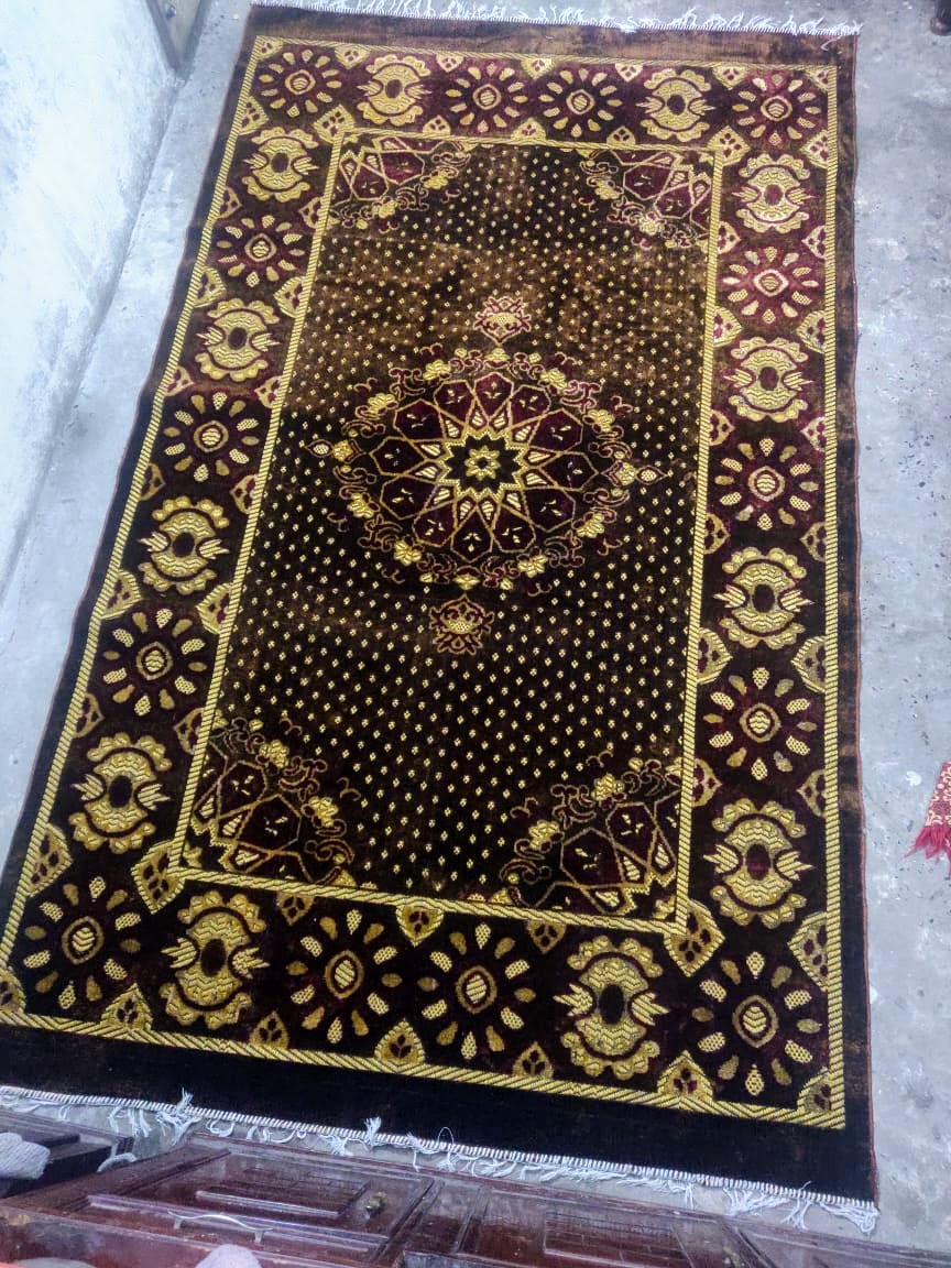 Carpet for Room, Center piece rug Dark Brown and Golden Color 6x9 feet