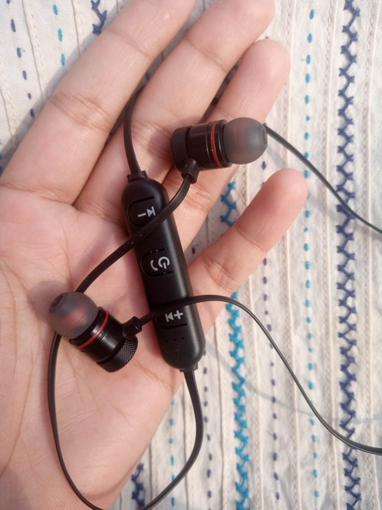 Orignal Bluetooth Handfree with mic Wireless HandfreeWireless without charging cable Bluetooth Earphones Wireless Bluetooth headset compatible with android and other devices Bluetooth earphone for games Bluetooth Neckband