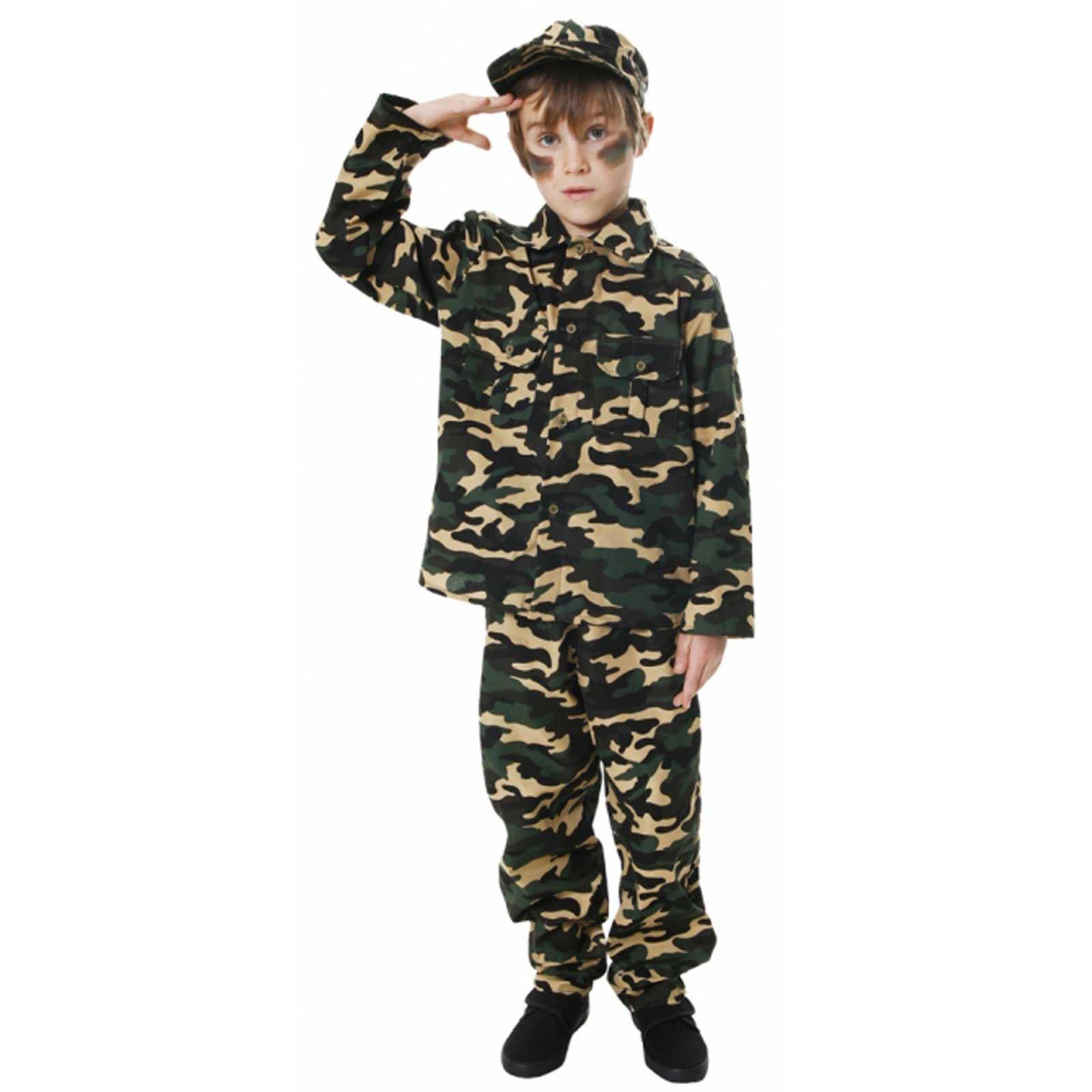 Мальчик в военной форме