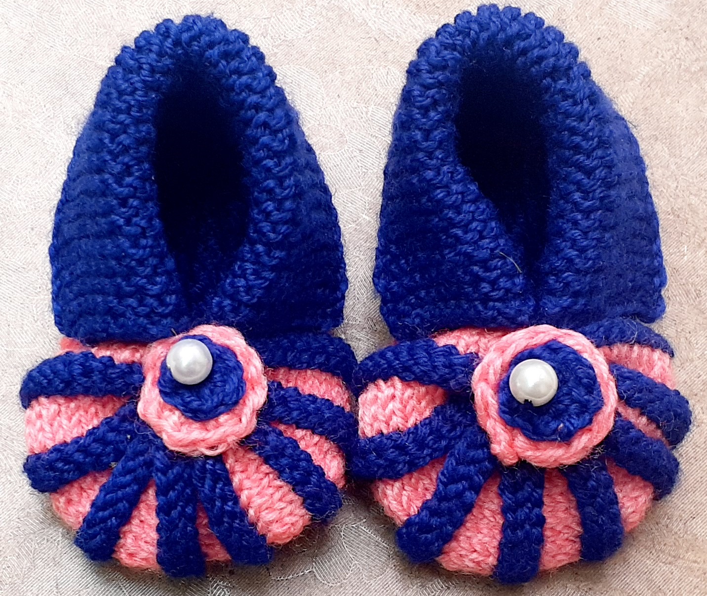 handmade baby woolen shoes
