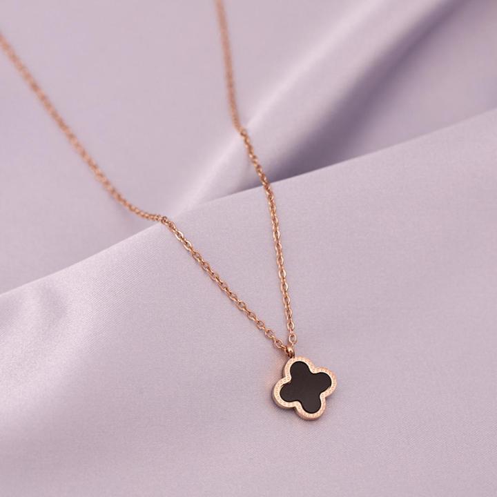 Black Clover Pendant 4 Leaf With Golden Chain For Girls Women Charming Fancy Flower Silver Necklace Set Girl Ladies Stylish Locket Nacklace Jewelry Four Leaf Casual Stylish Classic Jewellery Temperament Jewellery
