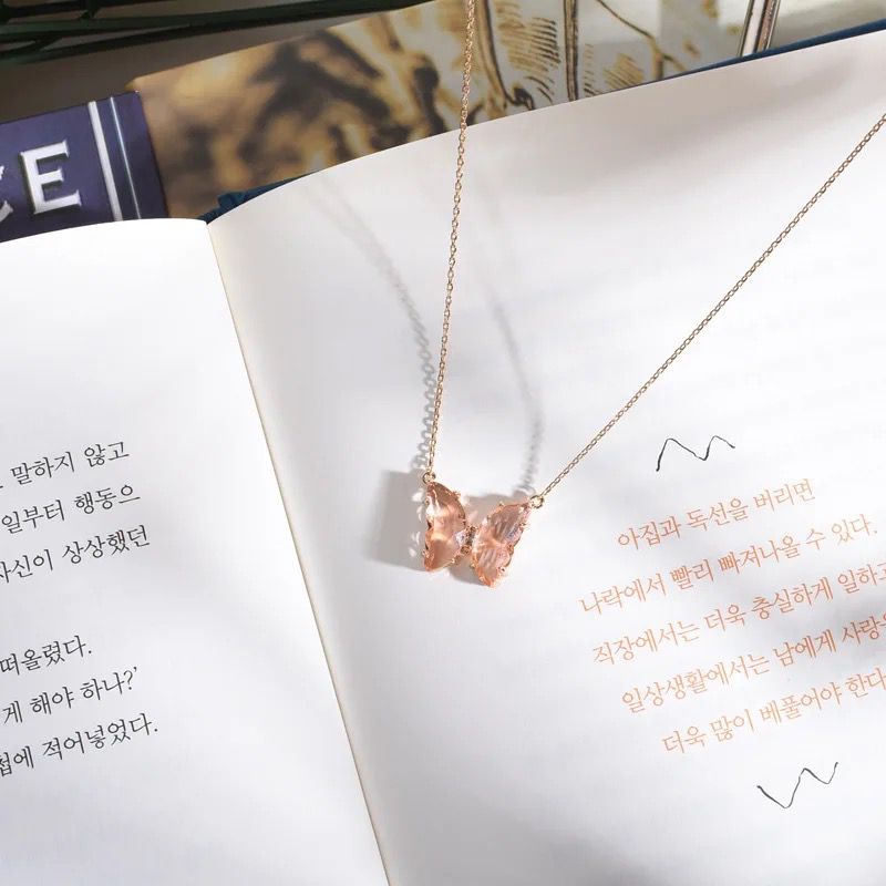 Jugyeong deals swan necklace