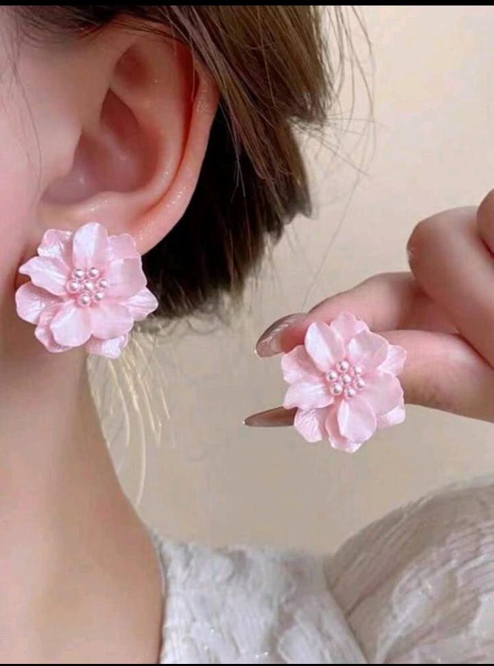 Women's Earrings, Featuring Sweet Pink Petal Design, Perfect for Beach Vacation Vibes, Stylish And Elegant Accessory, Suitable for Everyday Wear, an Ideal Gift for Friends A Pair of Sweet and Romantic Pink Camellia Earrings Perfect