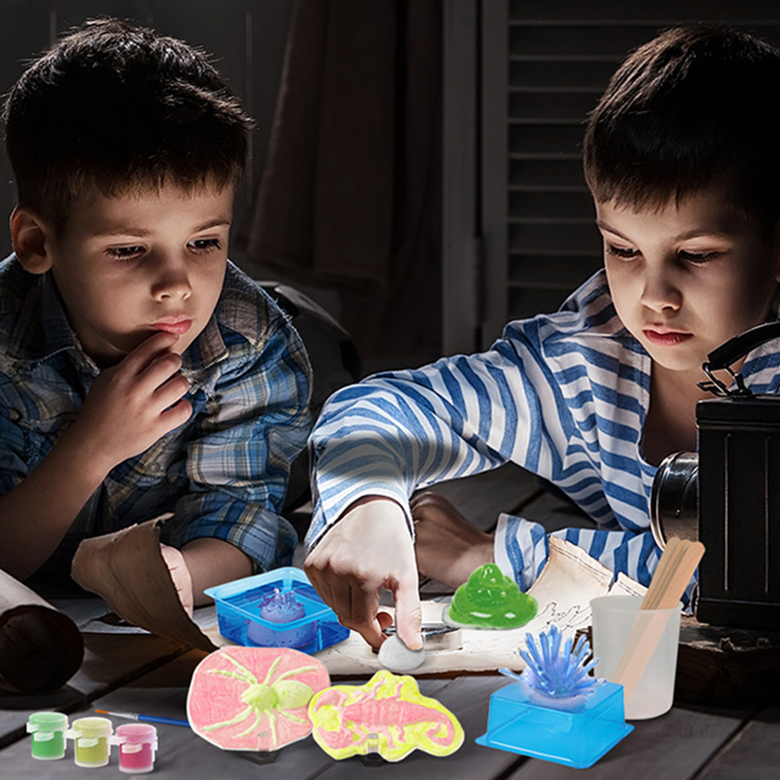 Glow In The Dark Plastic Luminous Crystal Experiment