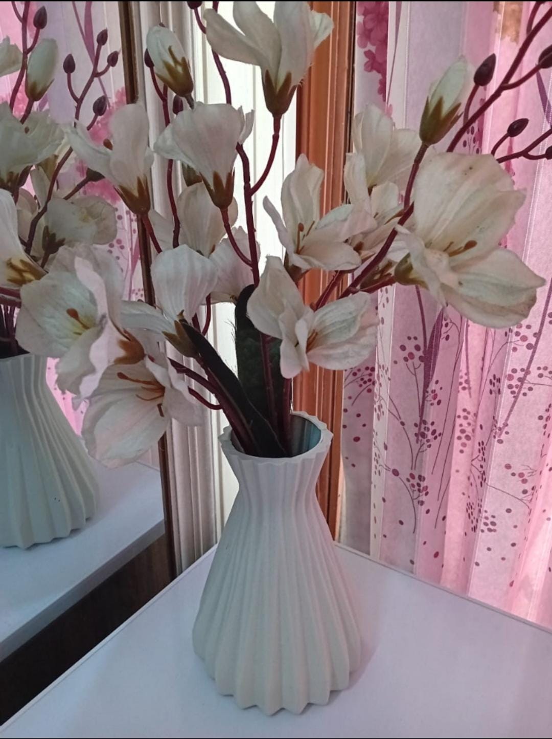 Unbreakable Plastic Flower Vase 6.5 Inches Height 3 Inches Diameter Durable Home Decor