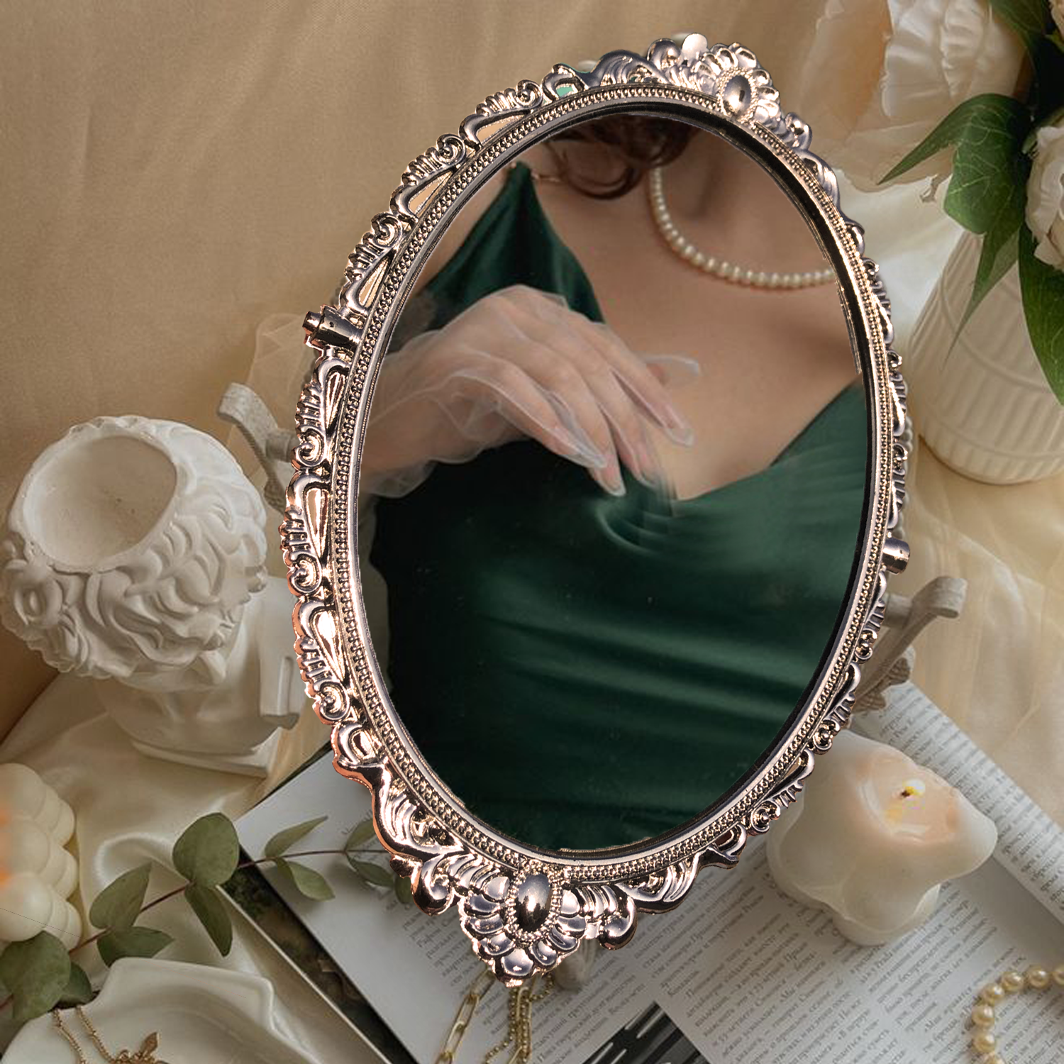 Retro beauty mirror in the European style Beautiful princess mirror with a circle shape dressing mirror 28cm dorm bedroom mirror