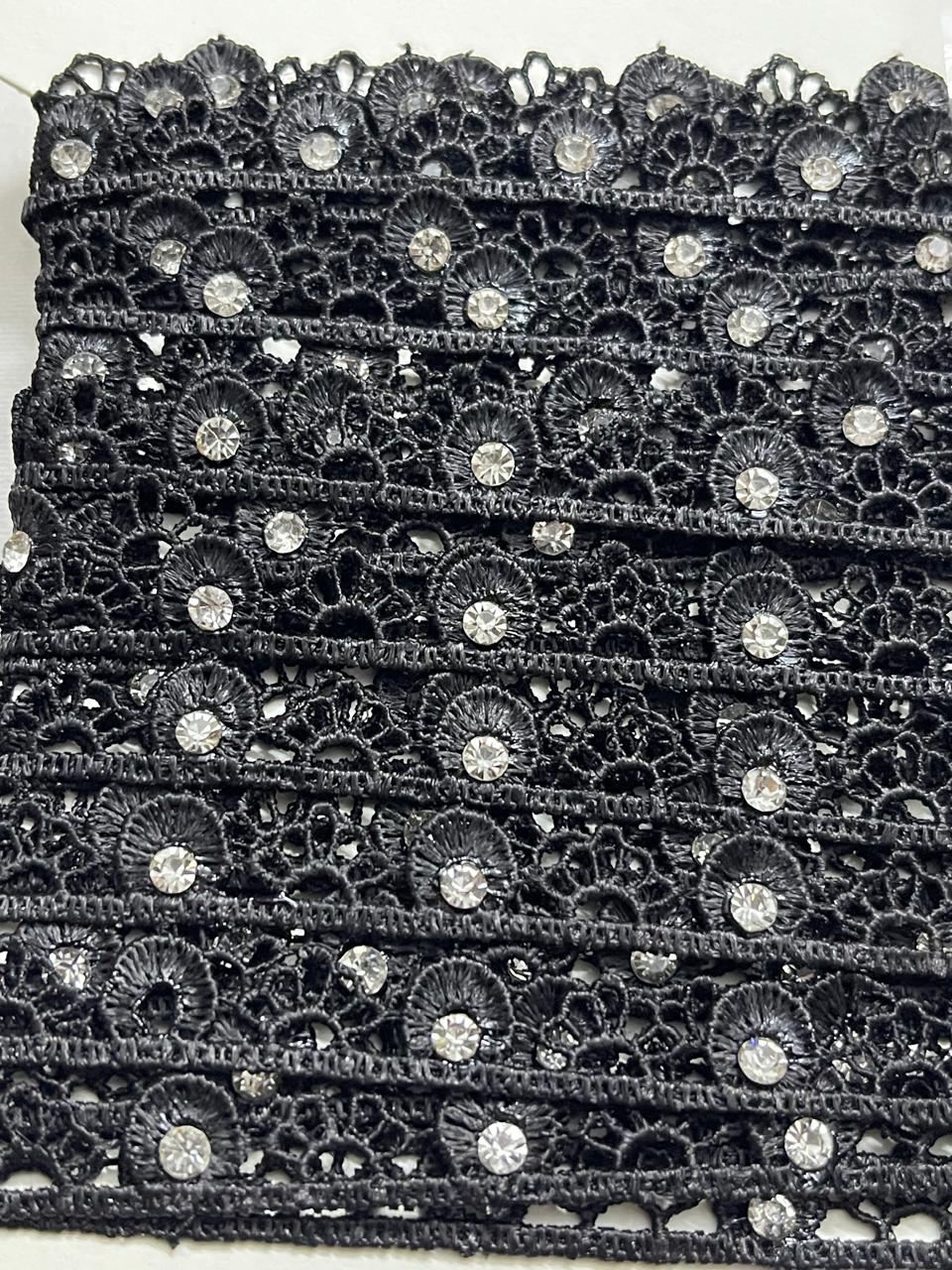 4 Yard /Gaz Beautiful Lace for Women Clothes, Dresses, Frocks etc Good Quality Laces