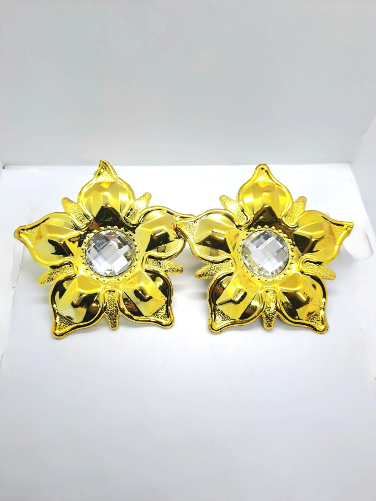 Elegant Golden Flower Curtain Tiebacks with Crystal Center – Decorative Curtain Holders (Set Of 2/4), Living Room Curtain Decor, Curtain Stoppers