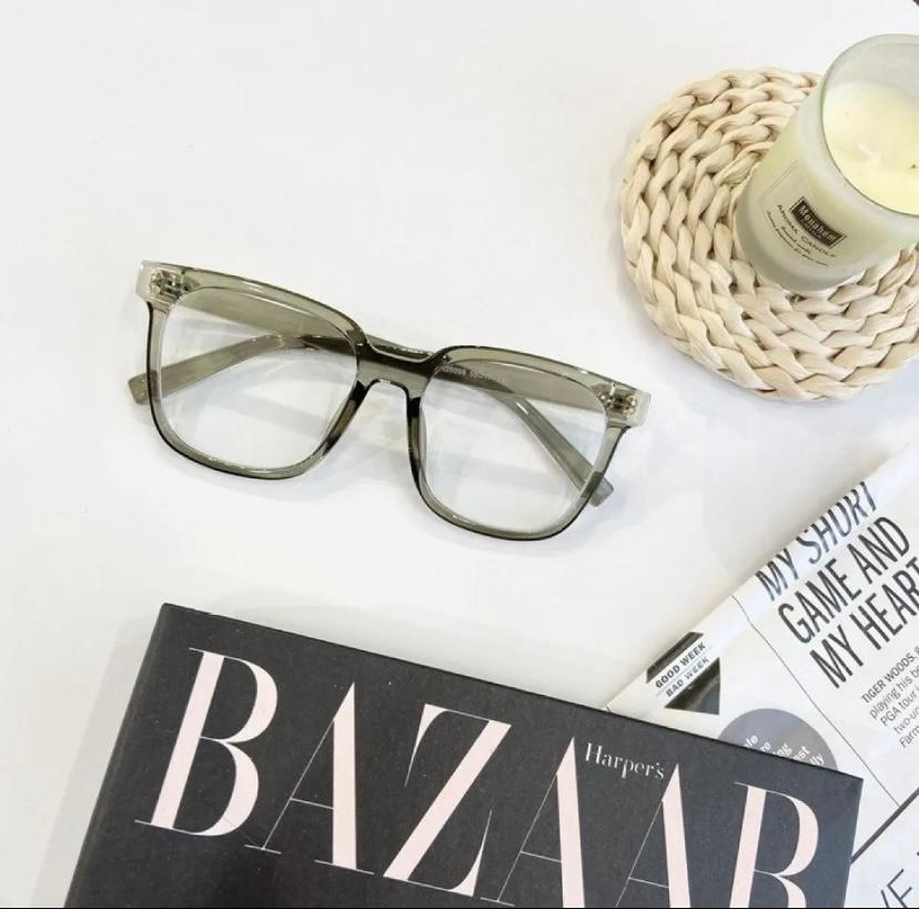 Transparent Lightweight Anti Glare UV Ray Eyeglasses For Men/Women