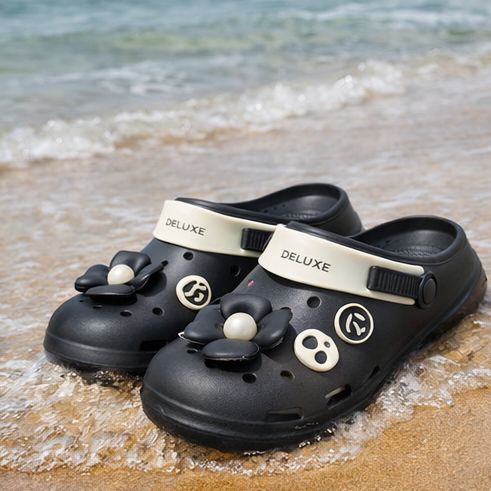 Deluxe footwear Light weight Crocs with soft sole for women | Deluxe shoes crocs for women Stylish crocs for women | Soft and comfortable ladies Clogs