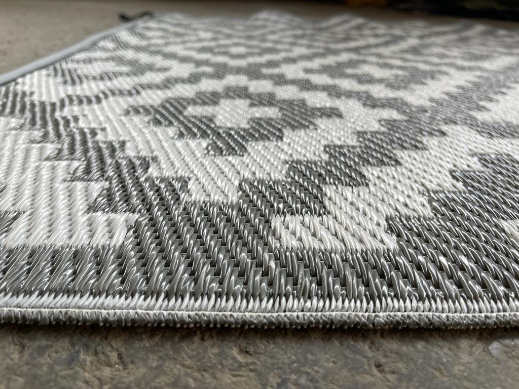 Plastic Mat, Indoor/Outdoor Rug, Chitai Mat (4' x 6')