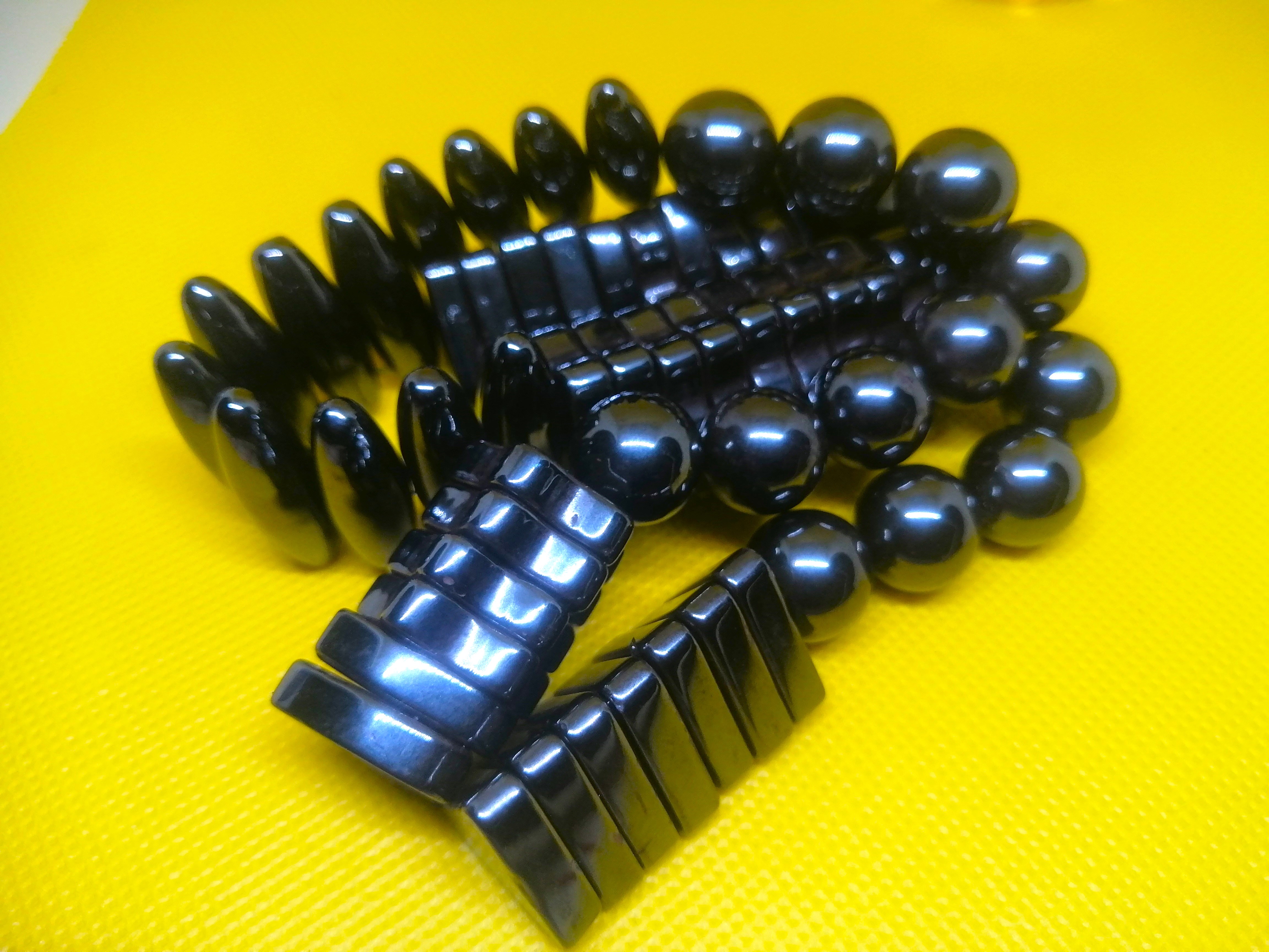 Pack of 30 Pcs  Buzzing Magnet Toys for Kids -Random Shapes Buzz Magnets pieces Singing Buzzing Rattle Snake Magnet Toys Magnetic Toys