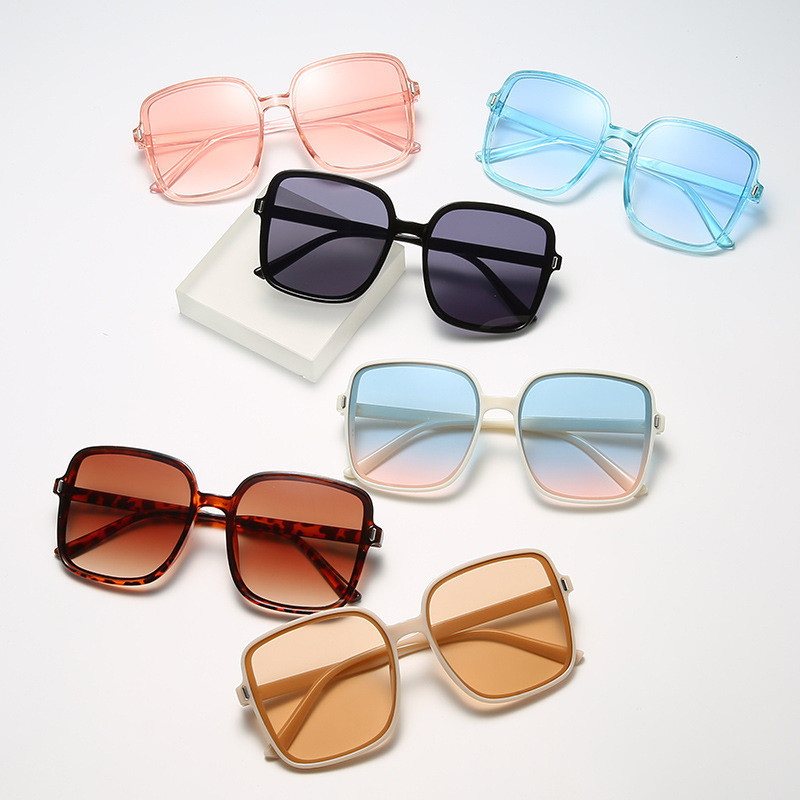 A Family Store Provides Square Frame Sunglasses Gradual Color Retro Big Face Accessories