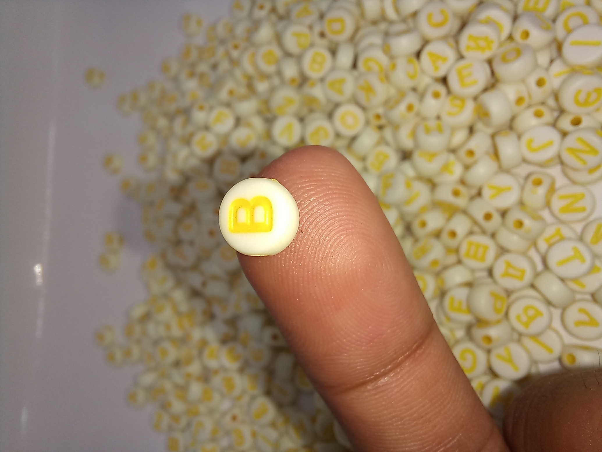 Pack of 50pcs, Mix Alphabet letters A-Z, 7mm, loose Spacer rounded Acrylic Beads DIY Jewelry Making.