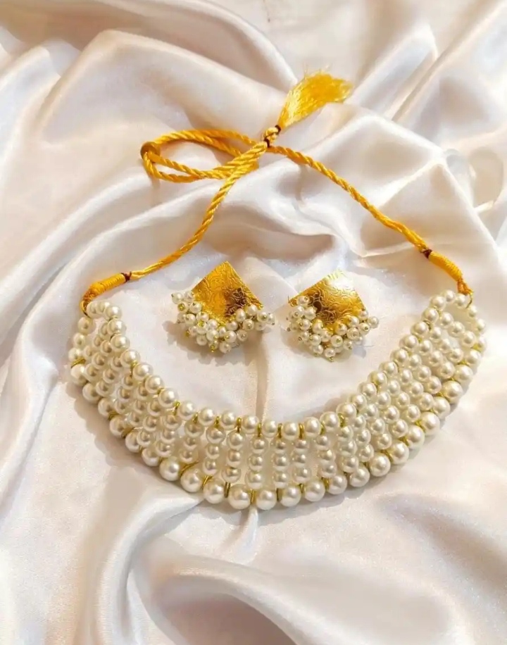 Fashionable White Pearl Necklace With Stylsih Pearl Earrings Set