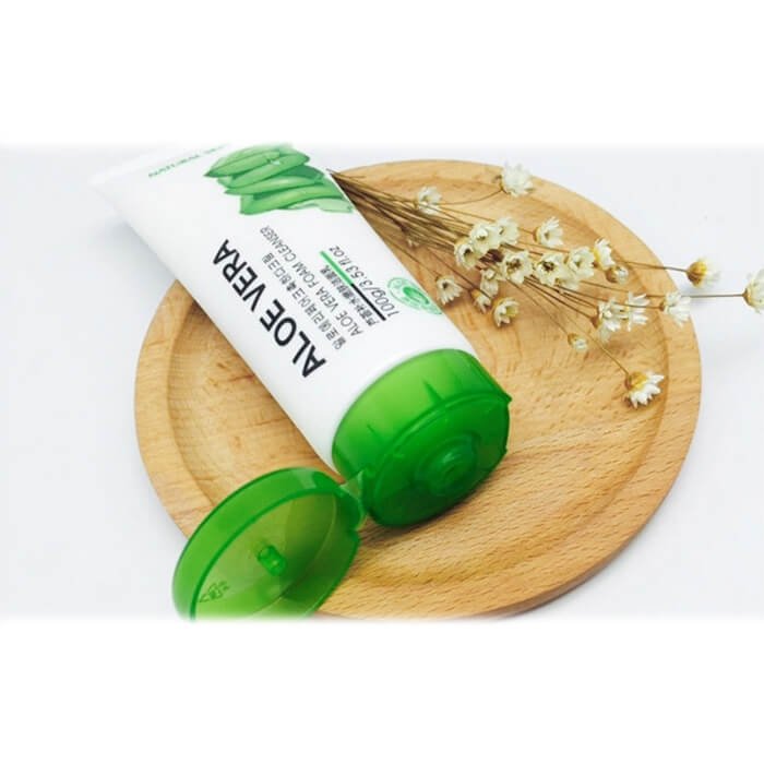 refresh and moisture aloe vera foam cleanser
