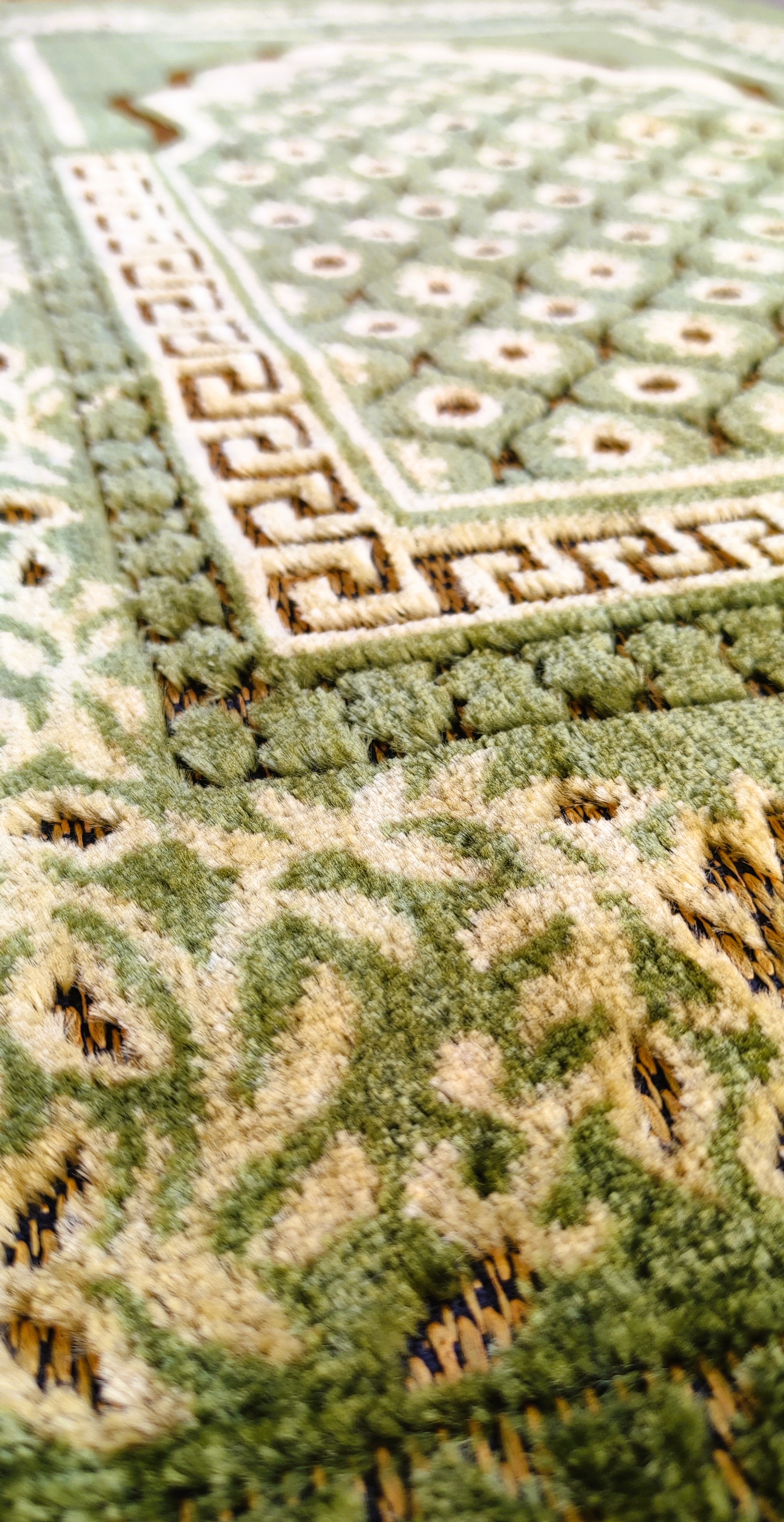 Traditional Mehrab Design Janamaz / Muslims Prayer Rug