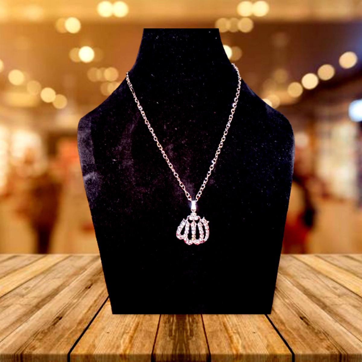 Beautiful charming Necklace inserted Rhinestones with chain - Pendants - Locket