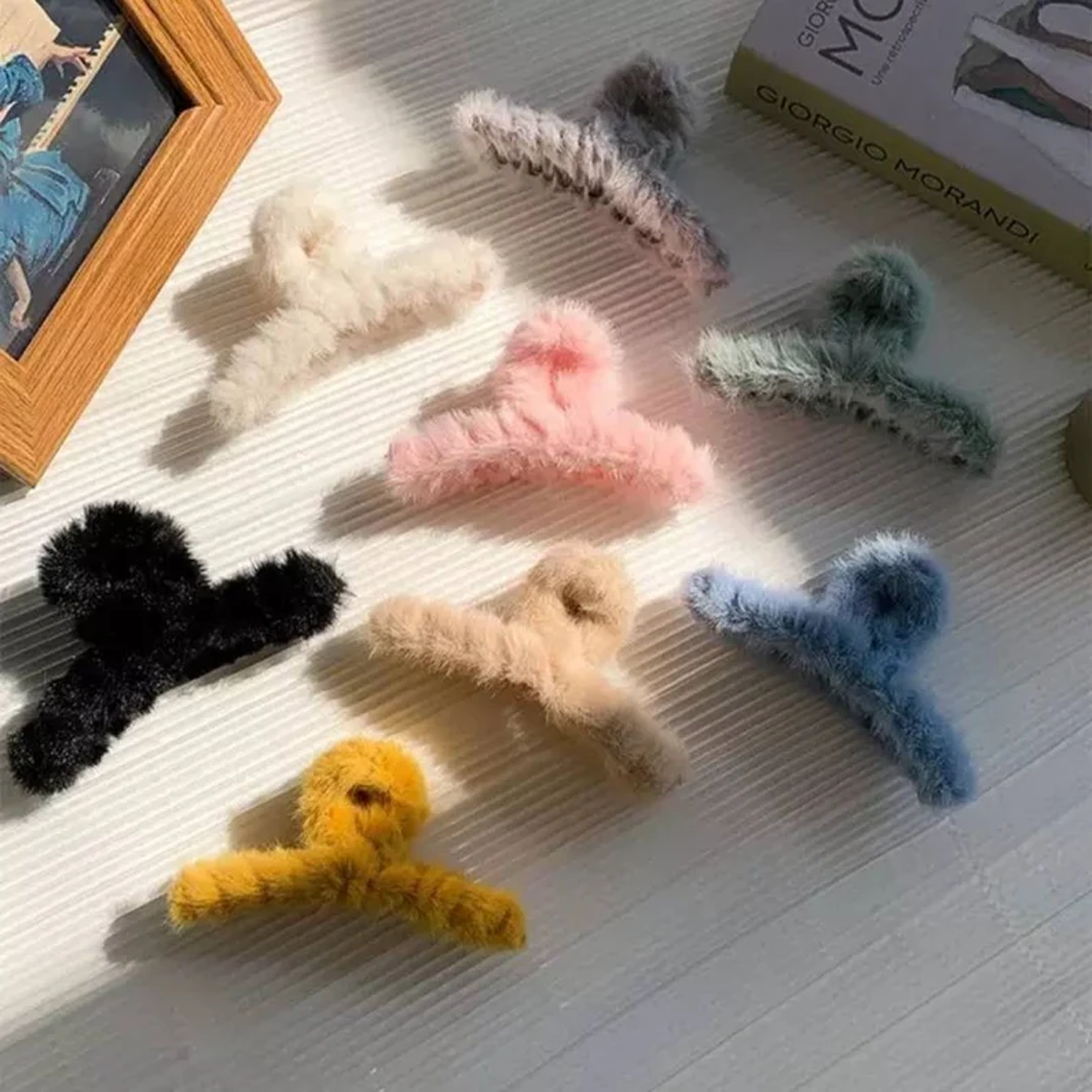 1 pcs Cute Korean Velvet Hair claw Women Fashion Hair Clips Hairpins Crab Clips Fluffy Plush Hair Claw Clips soft fur hair clip hair barrettes clamps Big Fluffy Faux Fuzzy Hair Claw cute Hair Accessories