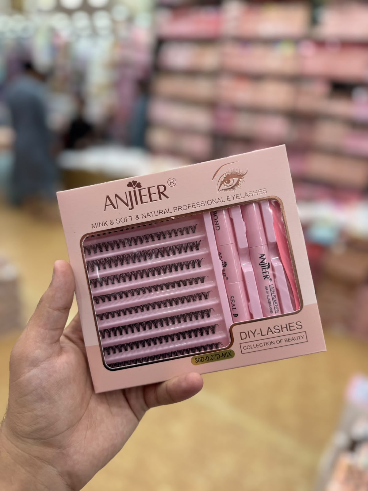 DIY Eyelash Extension Kit, Lash Cluster Kit With Waterproof Strong Hold Eyelash Bond, Eyelash Remover and Tweezer (200 clusters)