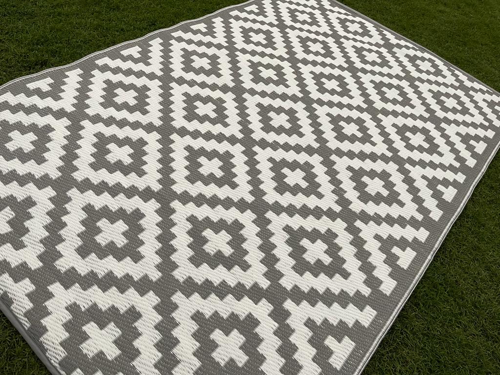 Plastic Mat, Indoor/Outdoor Rug, Chitai Mat (4' x 6')