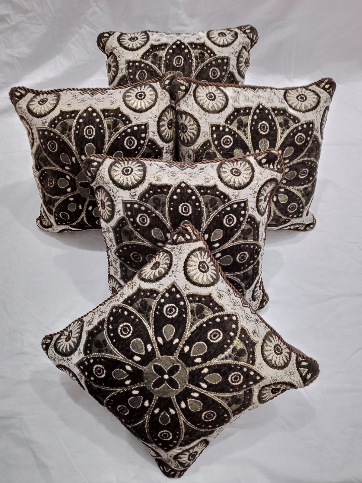 1PC Velvet Jacquard Cushion Cover 15x15 Inches High-Quality Velvet with Zip Closure