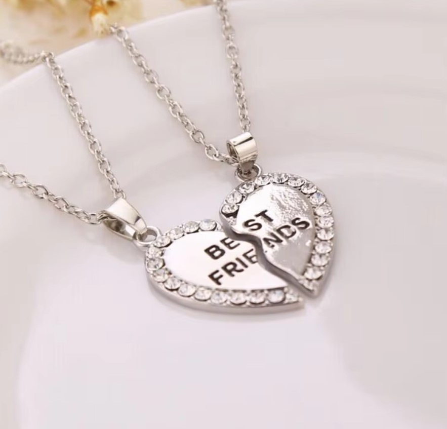 Best Friend Necklace 2 Pieces Stitching Charming Broken Heart-shaped Women's Wholesale Forever Gold Silver Jewelry