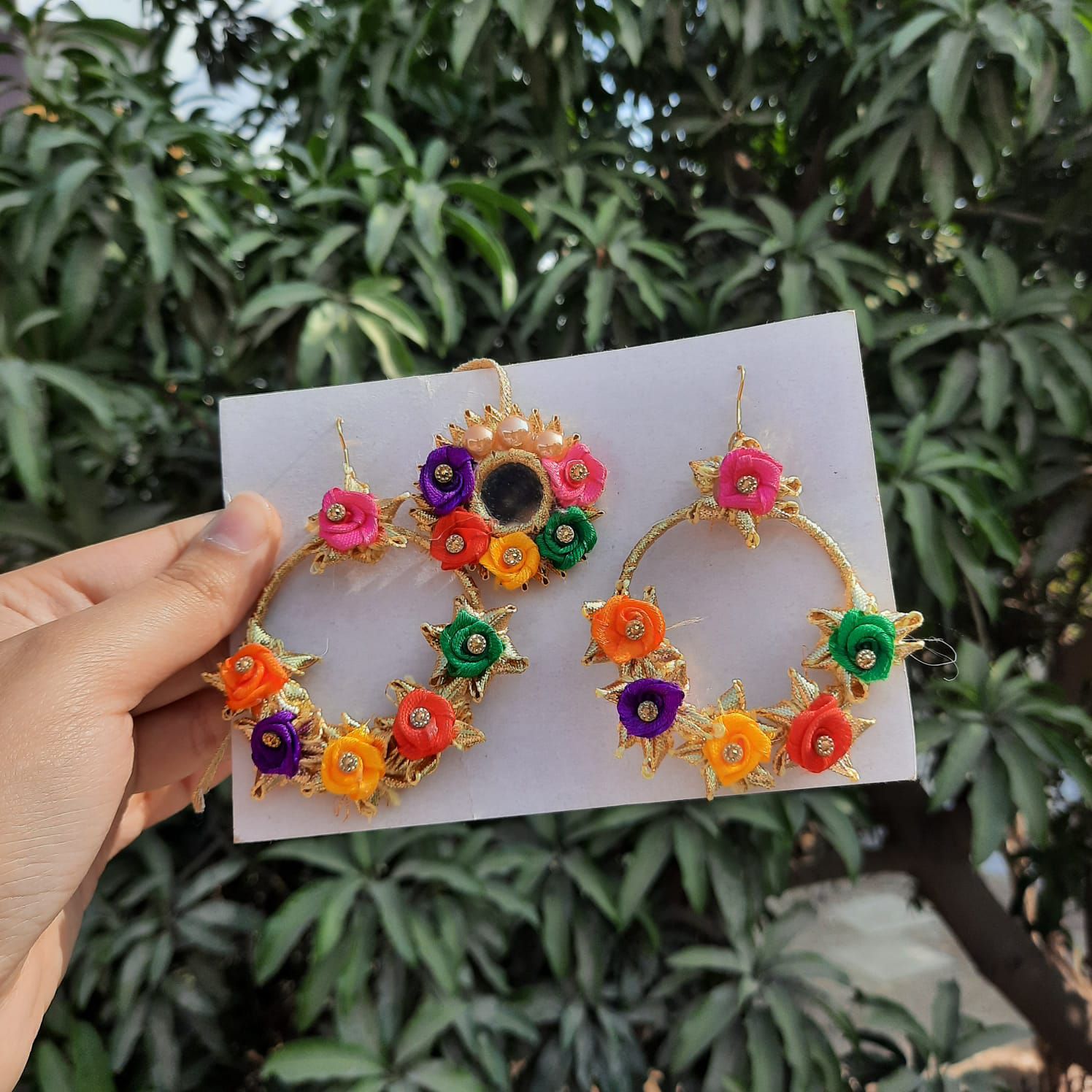 mehndi jewelry sets available - earrings and matha teeka - mayun mehndi earrings and matha teeka - mayun mehndi set - mehndi wear - mayun wear - dholki accessories for bride - bridal wear - formal wear - fashion jewelry -mehndi earrings - matha teeka