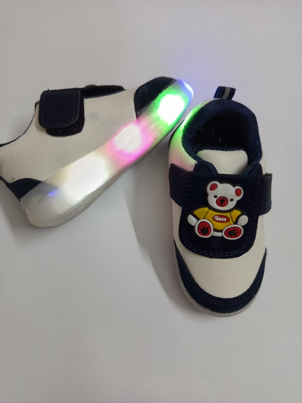 kids shoes, Unisex Kids Sneakers. LED Glowing Shoes , LED Glowing Joggers , LED Glowing Sneakers , Baby Luminous Sneakers, Boys Lighting