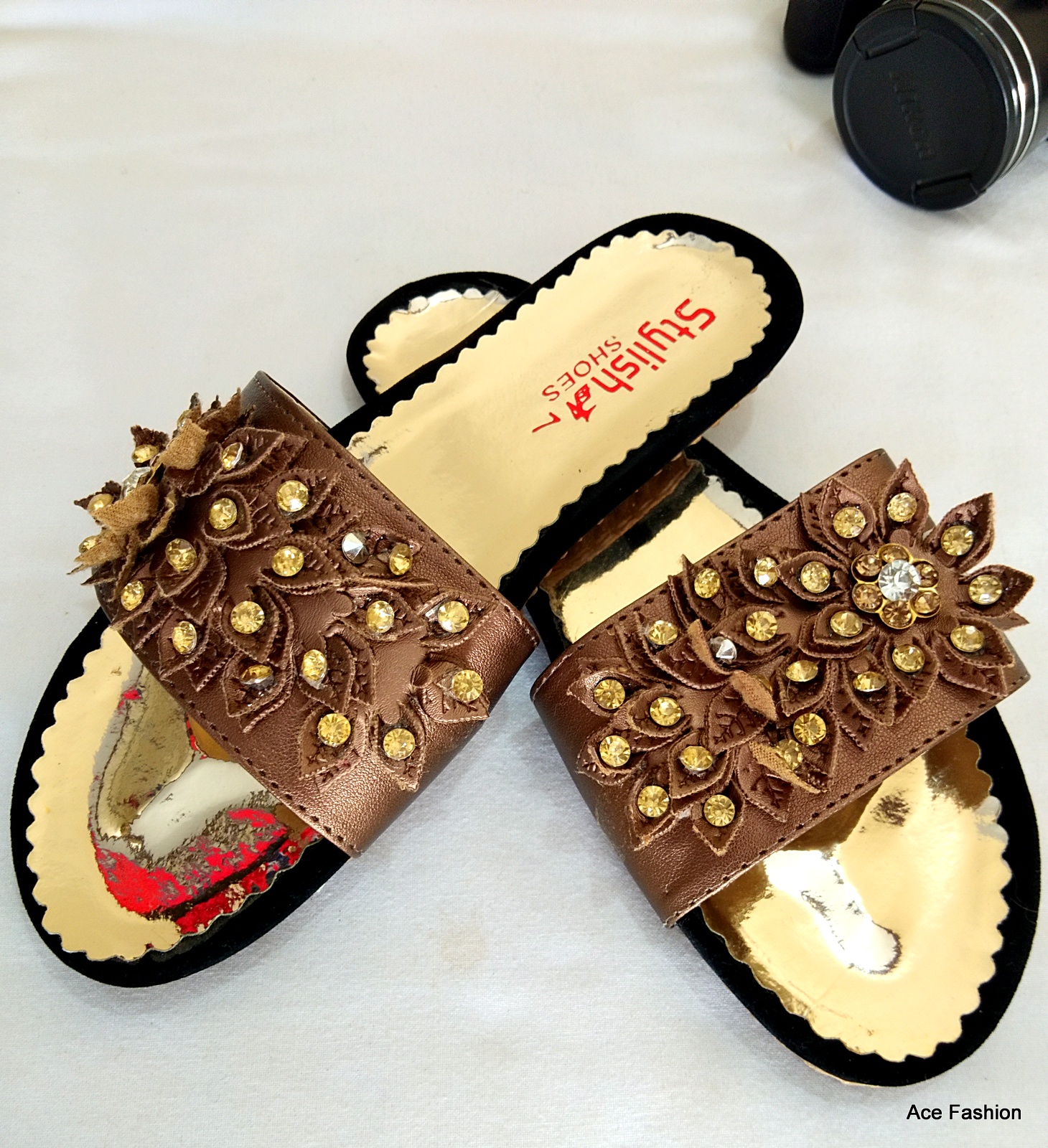 Ladies Fancy Floral Chappal with Gold Stone Work-Hand Crafted-Premium Soft  Material: Buy Online at Best Prices in Pakistan | Daraz.pk